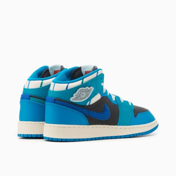Nike Air Jordan 1 Mid Sneaker School In "Glacier Blue" Colourway 5Y - Picture 5 of 16